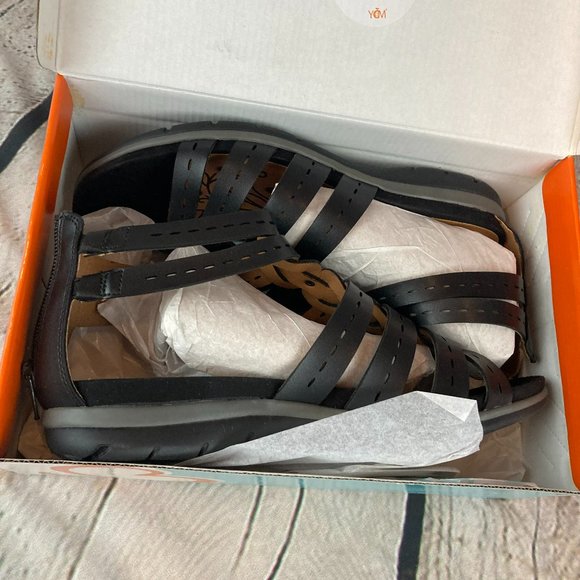 BareTraps Black Kaiser Women Sandals - Picture 3 of 8